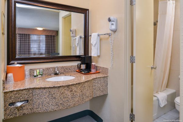 UNIVERSITY INN AND SUITES (Eugene)